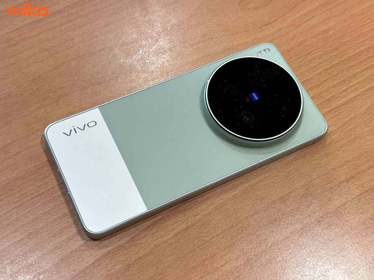 2. vivo-x300-ultra-unbox -2